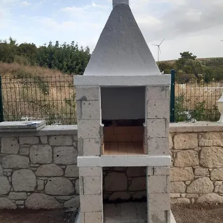 Alacati Yalida Oezel Havuzlu Villa *