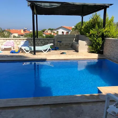 Alacati Yalida Oezel Havuzlu Villa Villa *